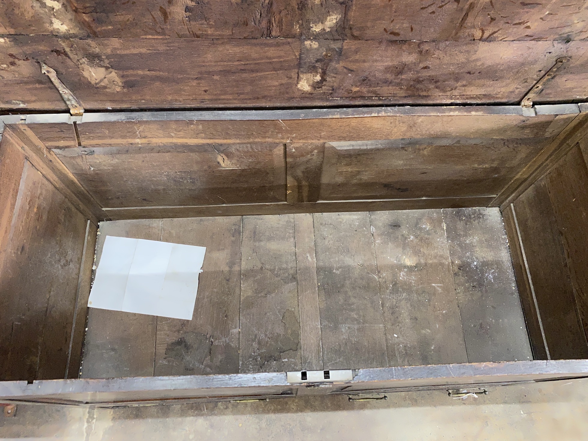 An 18th century oak mule chest, width 131cm, depth 56cm, height 69cm